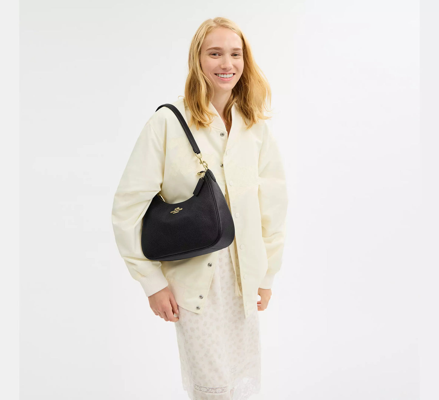 Teri Shoulder Bag In Signature Canvas